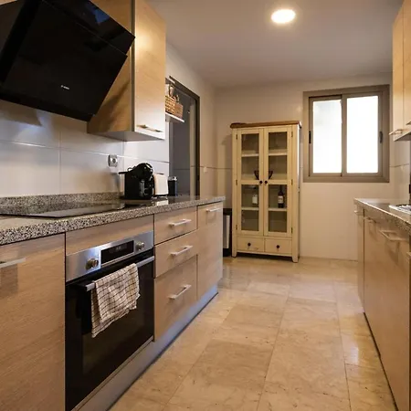Sea View Pool & Terrace 3Br In Benahavis Hills