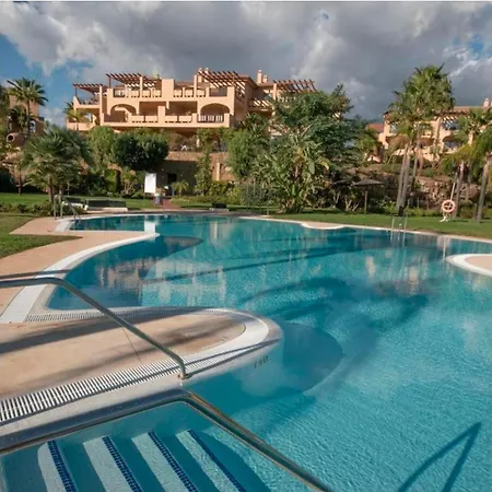 Sea View Pool & Terrace 3Br In Benahavis Hills Daire