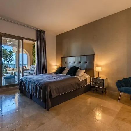 Sea View Pool & Terrace 3Br In Benahavis Hills