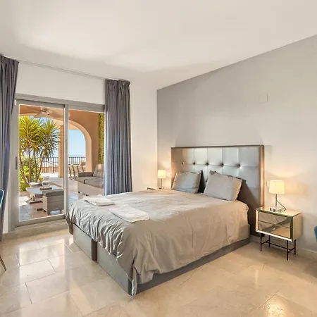 Sea View Pool & Terrace 3br In Benahavis Hills 아파트 에스테포나