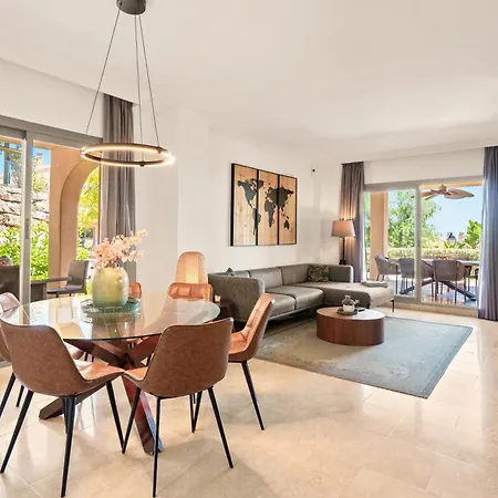 Sea View Pool & Terrace 3br In Benahavis Hills 아파트 에스테포나